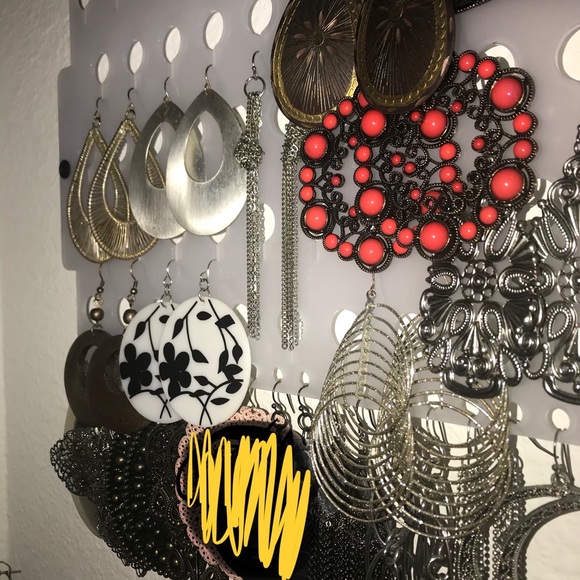 All Earrings - Picture 4 of 5